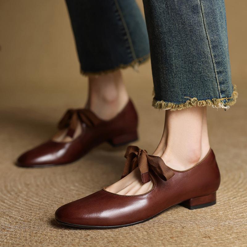New Women's Casual Low-heeled Small Leather Shoes, Black Foot Cover and One Pedal, Square-heeled Low-top Beef Tendon Soft-soled Women's Single Shoes.
