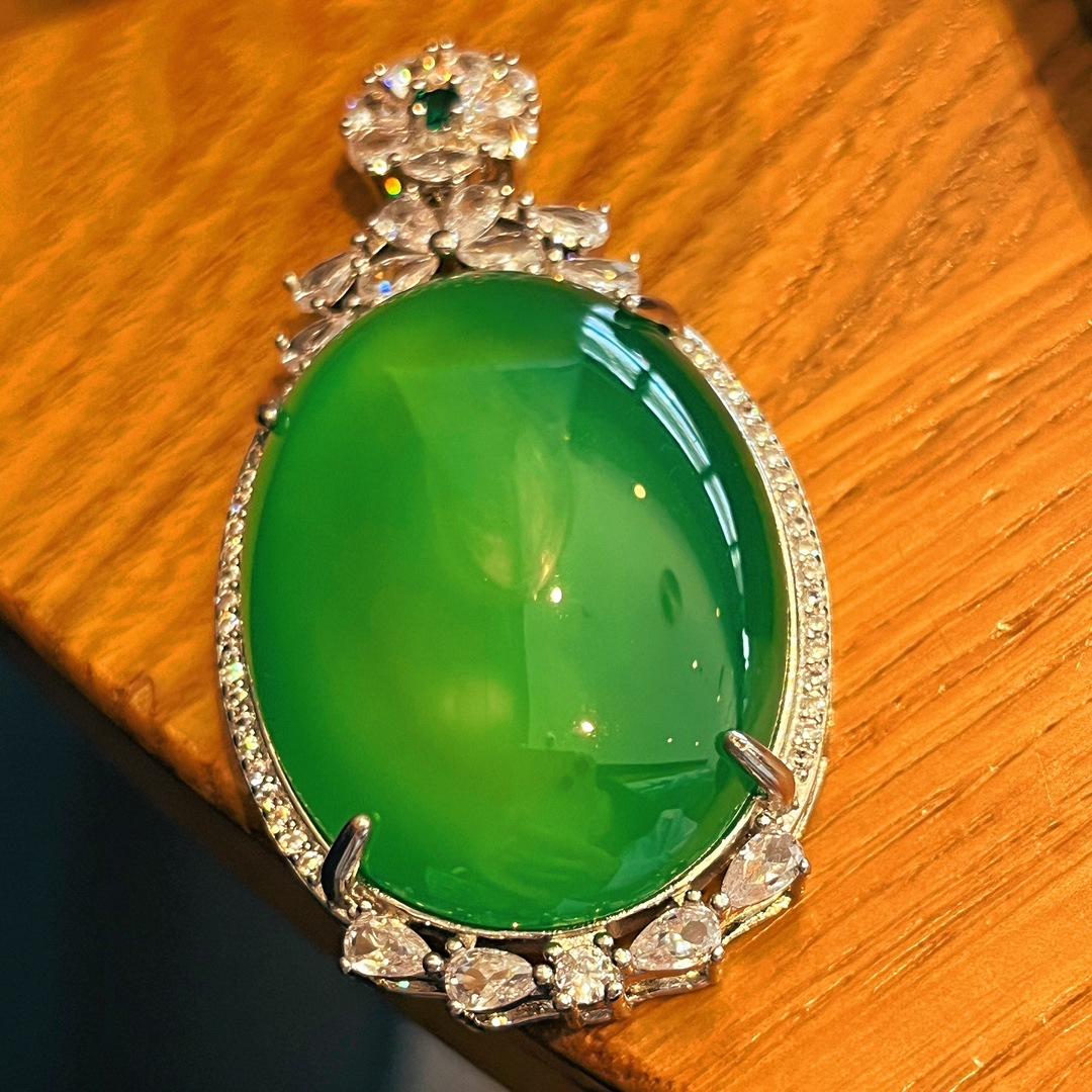 Full Green Yang Green Natural Agate Green Chalcedony Pendant Female Micro-Inlaid, Real Shot Fidelity