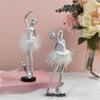 Elegante Harzskulptur einer Balletttänzerin Ballerinen-Figur Tanzendes Mädchen Statue Ornament zur Verschönerung jedes Raumes