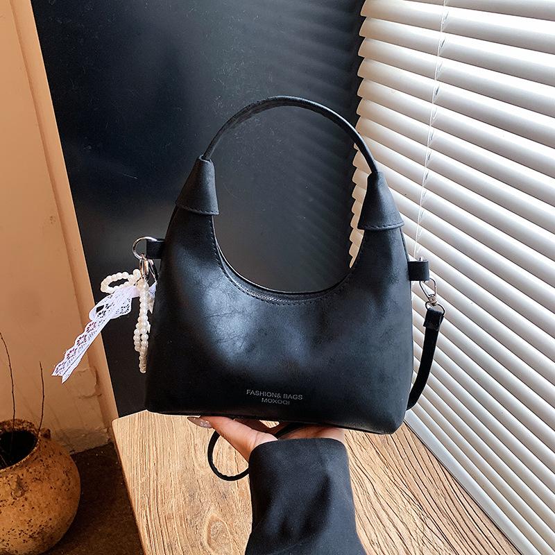 A Stylish and Fashionable Single-shoulder Crossbody Bag with A Luxurious Texture for Commuting To Work.