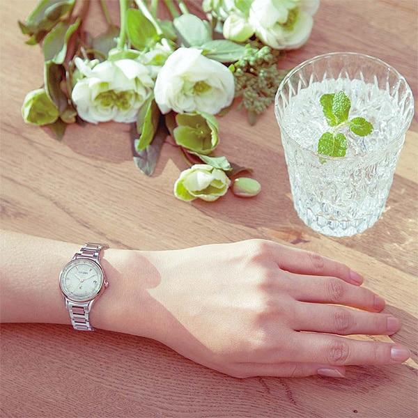 Citizen EC1165-51W ( Se xC Eco-Drive radiostyrt H246 Titania Line Happy Flight Bloom Design Eternal Platinum/Sakura Pink)
