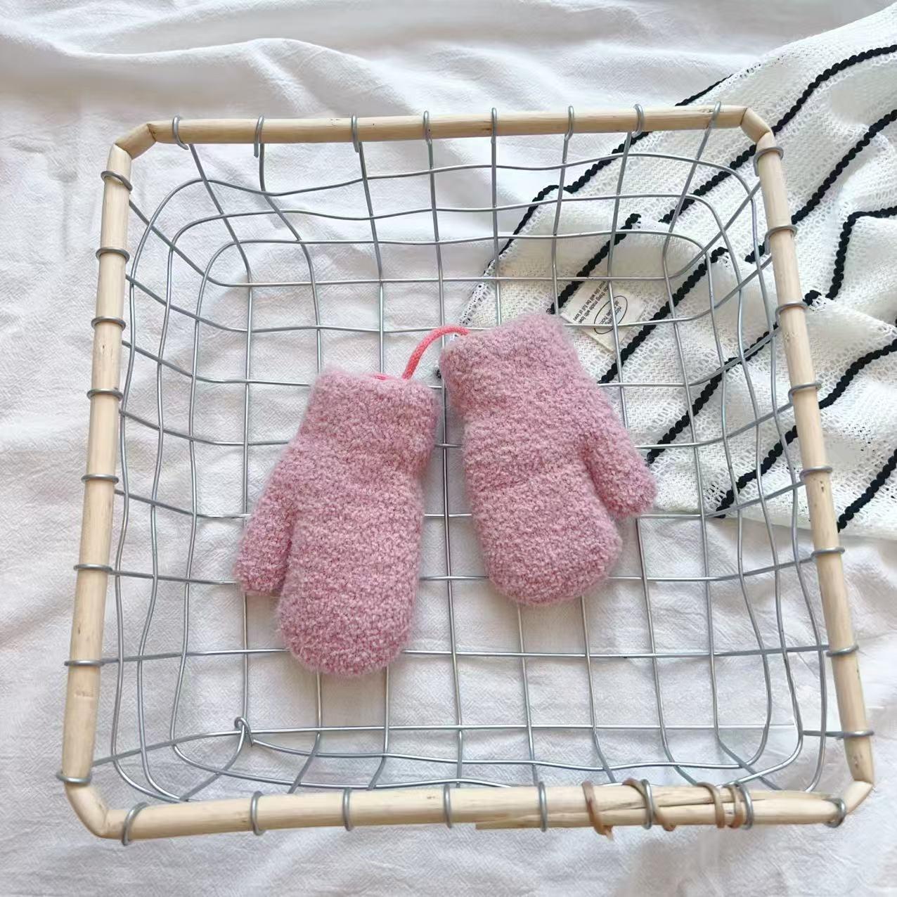 

Baby Gloves Ins Korean Style Simple Solid Color Plush Baby Winter Thickened Warm Halter Bag Finger one size