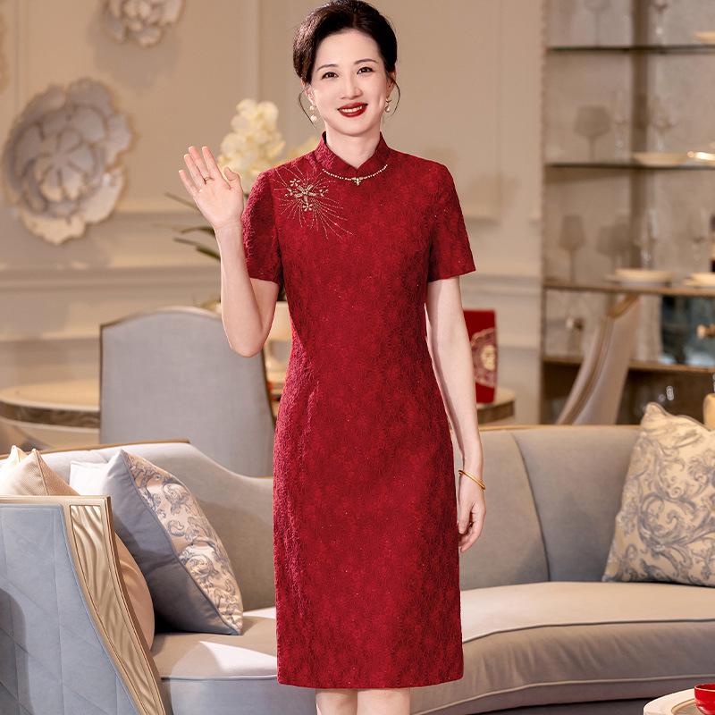 2025 Spring Red Lace Qipao: Young Plus Size Three-Quarter Sleeve A-Line Dress for Mothers at Wedding Banquets