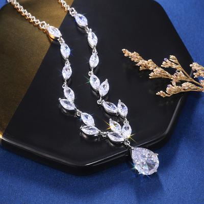 Huitan Klassieke Prachtige Waterdruppel CZ Hanger Dames Ketting Vol Bling Iced Out Bruiloft Vrouw Ketting Beste Jubileum Cadeaus