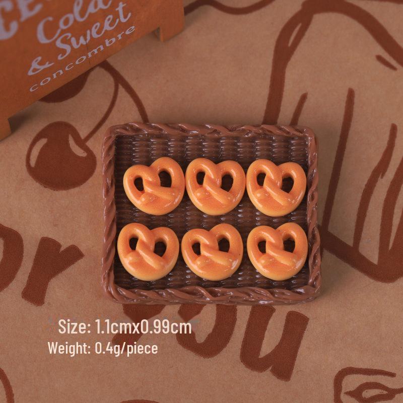 

Мини-игровой набор «Еда»: Круассан, тост, сумка «Кошачий коготь», крем «сделай сам», клей, шпилька, гвоздь, аксессуары из смолы