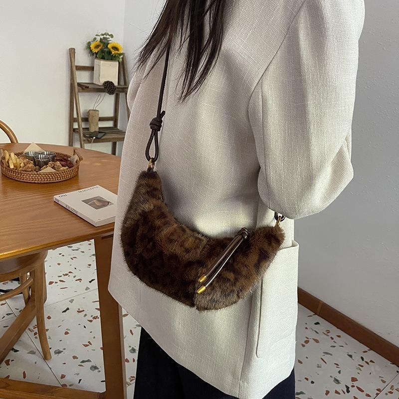Plush Bag Women's Niche Leopard Print Shoulder Bag Popular Fashion Commuter Messenger Dumpling Bag