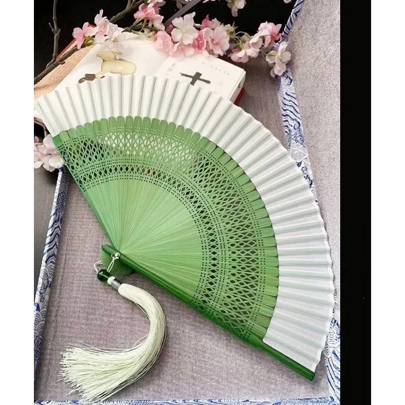 

Женский Ханфу Ципао Веер Веер в китайском стиле с полым узором «Цветущая сакура», Декоративный веер, Портативный классический складной ручной веер с бамбуковыми спицами