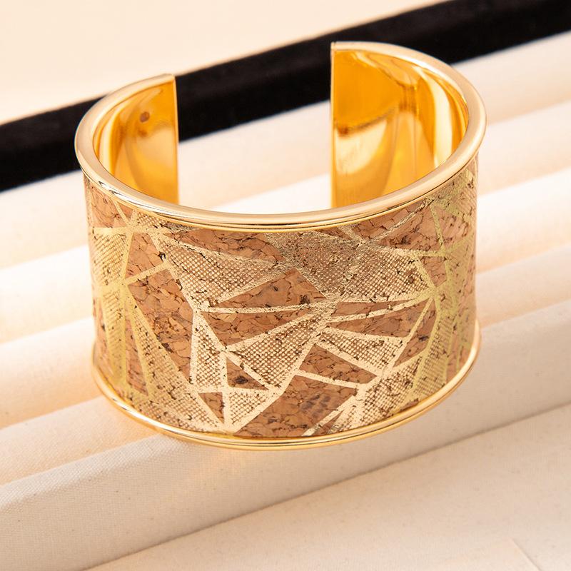 Cross-border hot-selling simple graffiti opening bracelet, high-end women's ins wide-faced bracelet, personalized trendy and cool retro jewelry.
