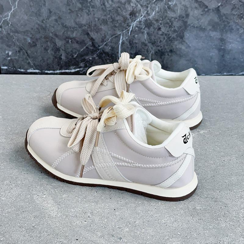 A cold sticky flat-bottomed comfortable casual German training shoes 22 spring new lightweight sports Forrest Gump shoes