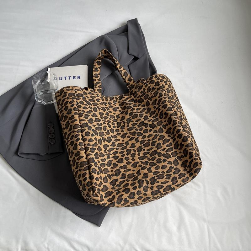 Сумка-тоут с леопардовым принтом — фото 13