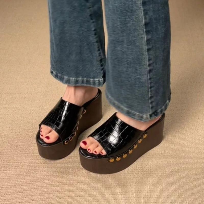 Fashion Women's Sandals Plus Size 34-42 Summer Platform Slippers Women Outdoor Slides Slipper Vintage Rivets High Heels New Wedges Shoes