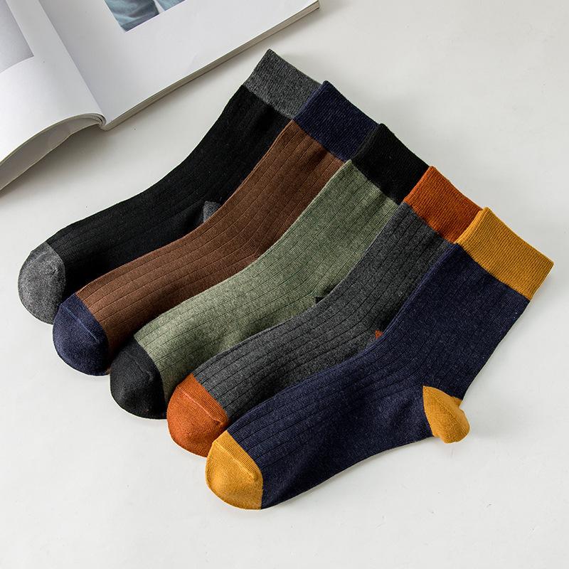 Herre og kvinner Patchwork Farge bomullssokker Allsidige mellomstore rørsokker Varme om høsten og vinteren Uformelle fortykkede pustende sokker