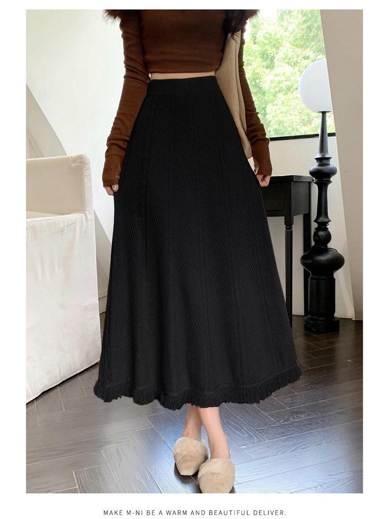 Title: "Elegant Autumn Tassel Knit Skirt - Chic & Artistic Everyday Wear"