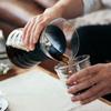 HARIO V60 kapací karafa 700ml černá na 1 až 4 šálky s páskem VDD-02B