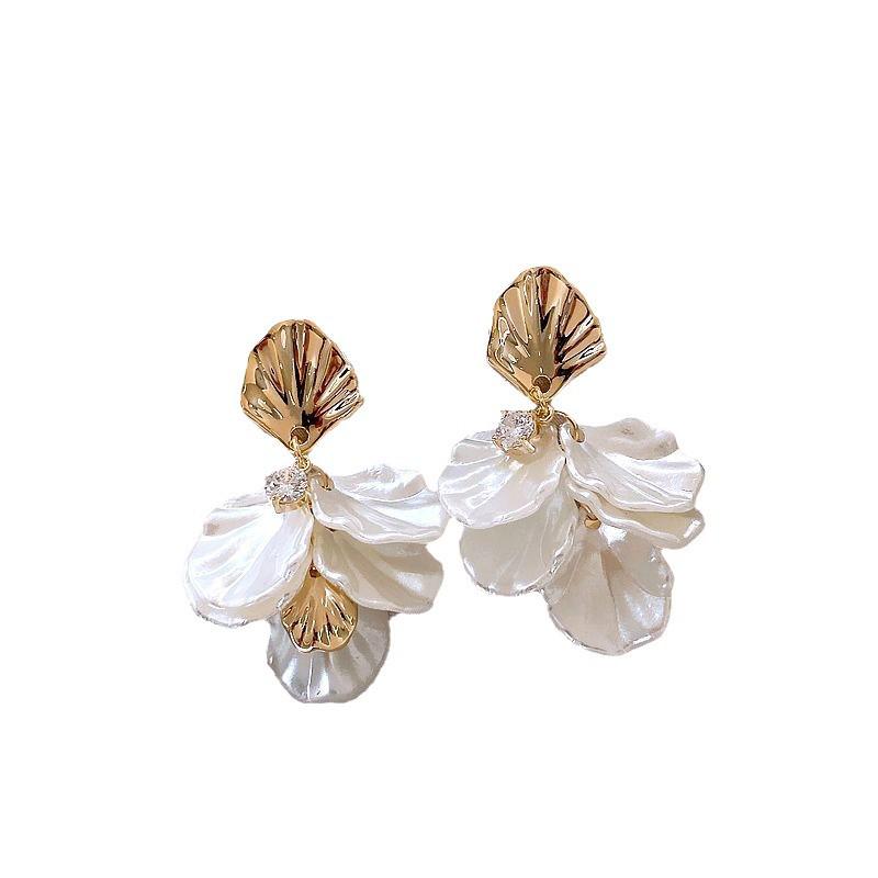 2025 Luxury Flower Shell Pearl Stud Earrings: Elegant Niche Design for Women