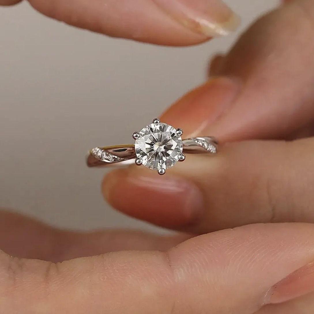 

Корейська мода Регульовані Кільця для пари з шістьма кігтями та імітацією діамантів для жінок та чоловіків Adjustable Opening