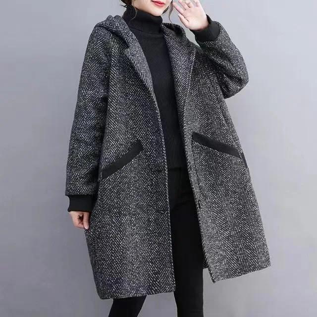 Plus Size Women's Winter Korean Loose Cocoon Coat with Hood Fashionable Thickened Fleece Outerwear Polyester Fiber