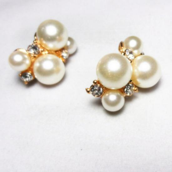 Trending Bridal Pearl Necklace & Earrings Set