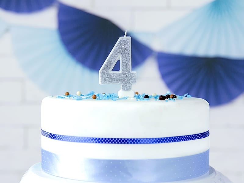 Świeczka Cyfra "4" Srebrna Brokatowa
