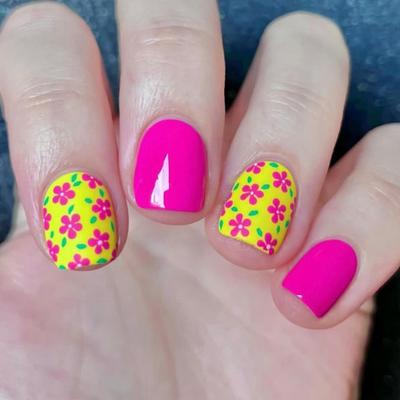 Square Press On Nail Flower Fake Nail Stick On Nail In 12 Sizes,24 Pcs French Nail Tips for DIY Nail Art Decorations