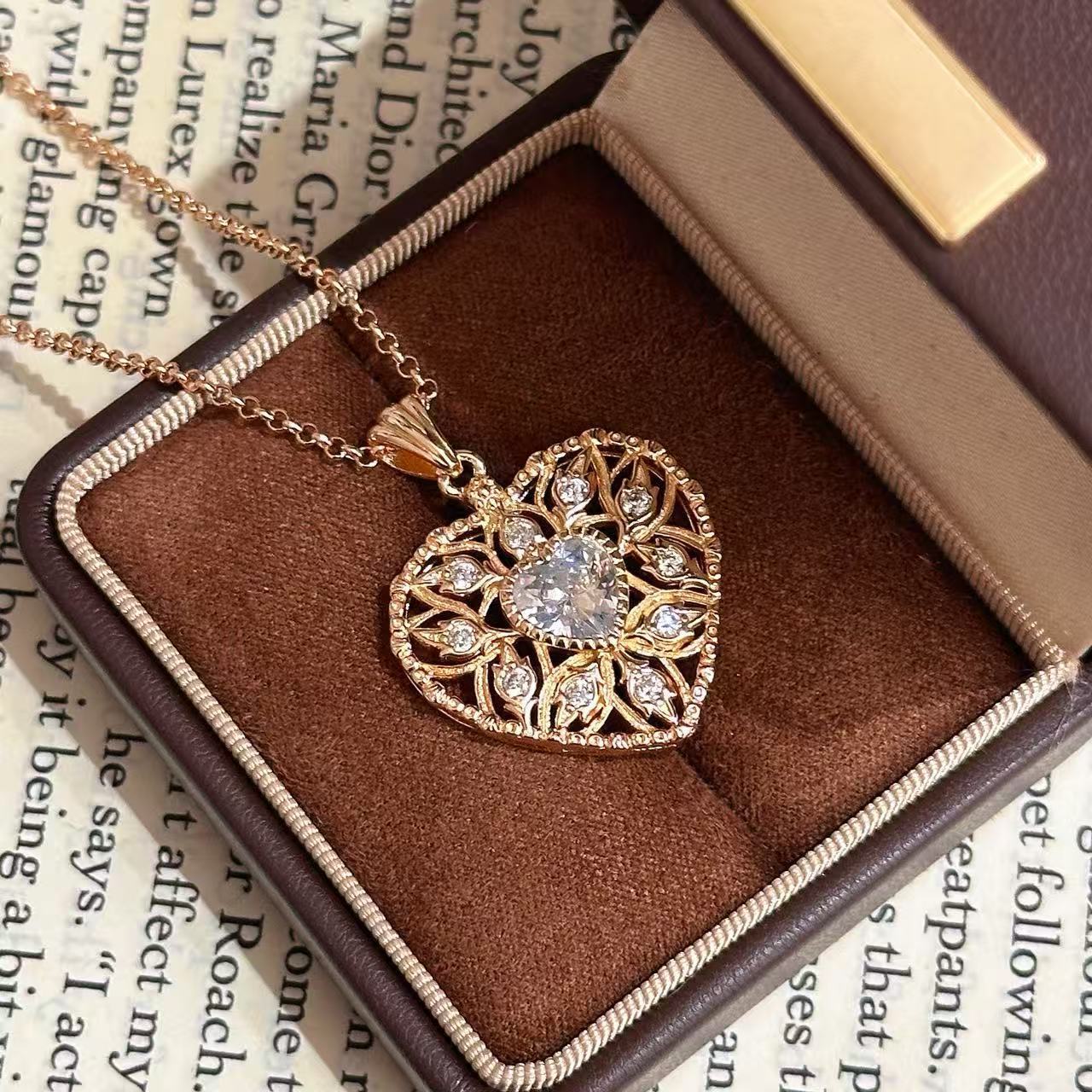 Винтажное ожерелье Buchi с подвеской в виде полого сердца с бриллиантами, цепочка на ключицу