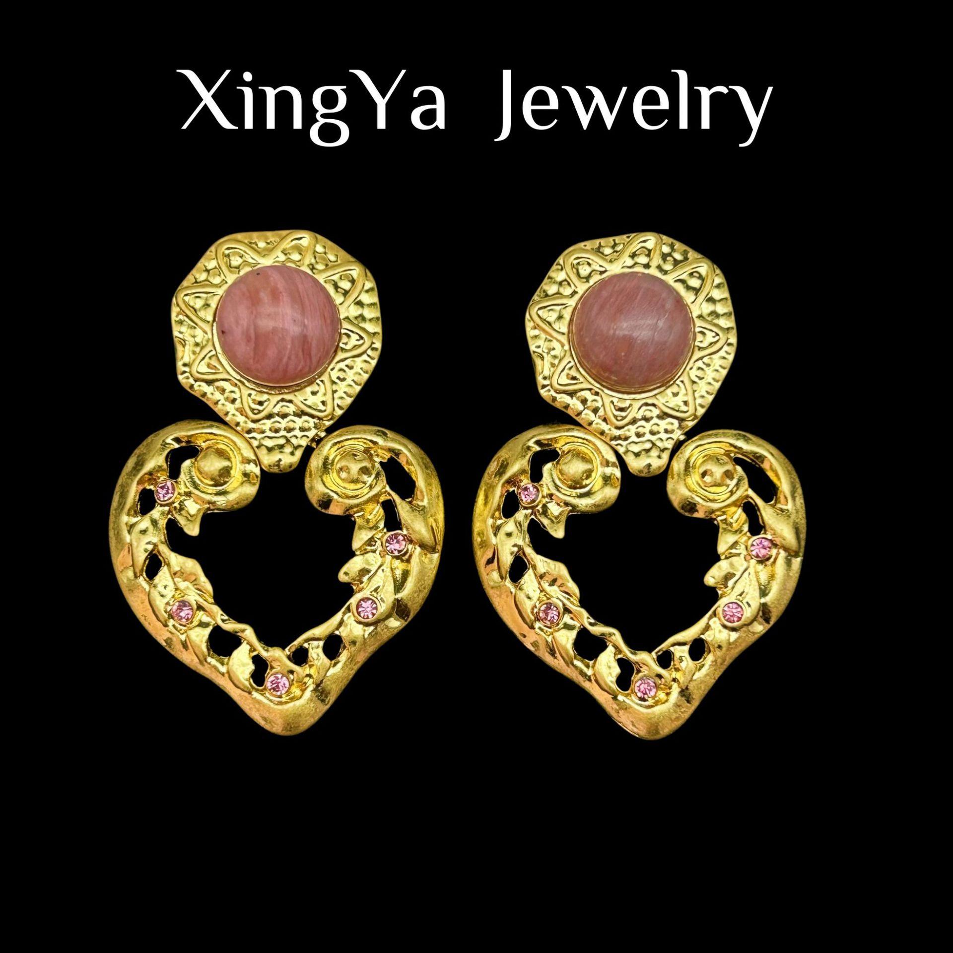 Vintage Studded Hollow Pink Heart-shaped Retro Temperament Elegant Earrings