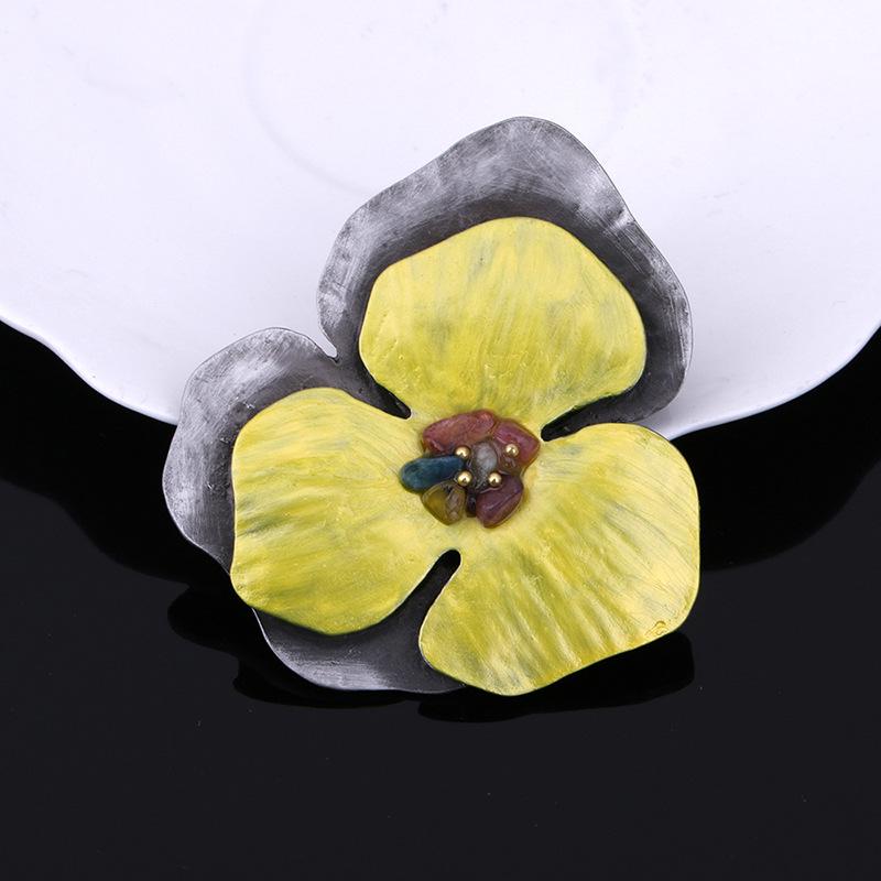 Retro Alloy Brooch Premium Light Luxury Camellia Brooch Clothing Accessories Metal Brooch Pin Jewelry