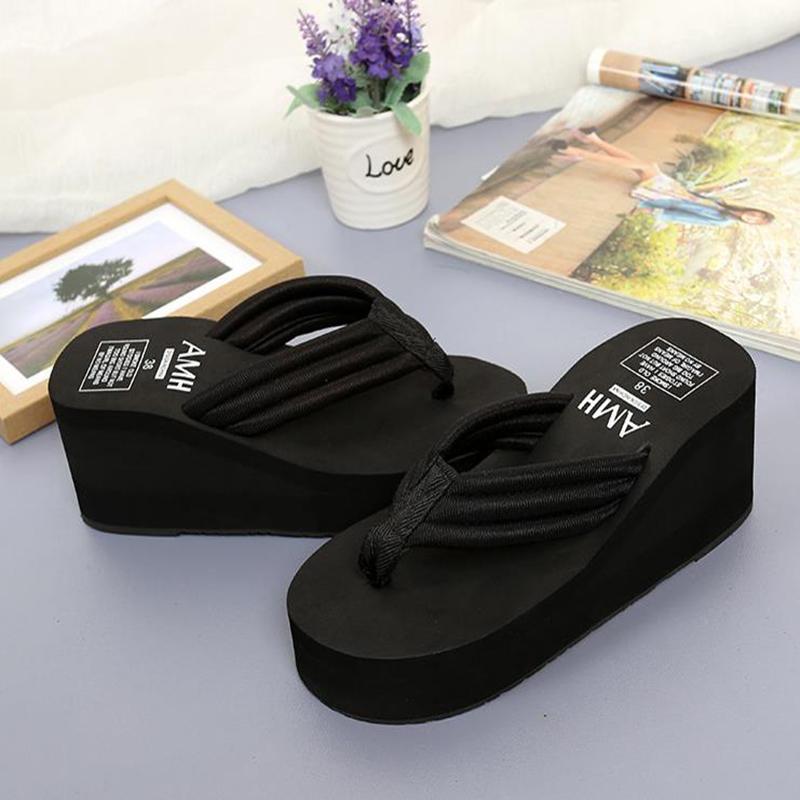 Mode 2024 Neue Hausschuhe Damen Sommermode Mode High Heel Plateauschuhe Dicke Unterseite Rutschfeste Strand Damen Flip-Flops
