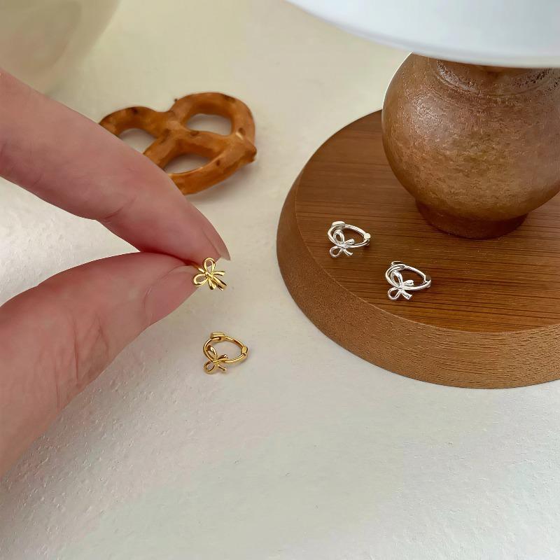 Sleeping Without Having To Remove The Bow-shaped Earclips. These Exquisite and Versatile Earclips Are Suitable for Ear Holes.