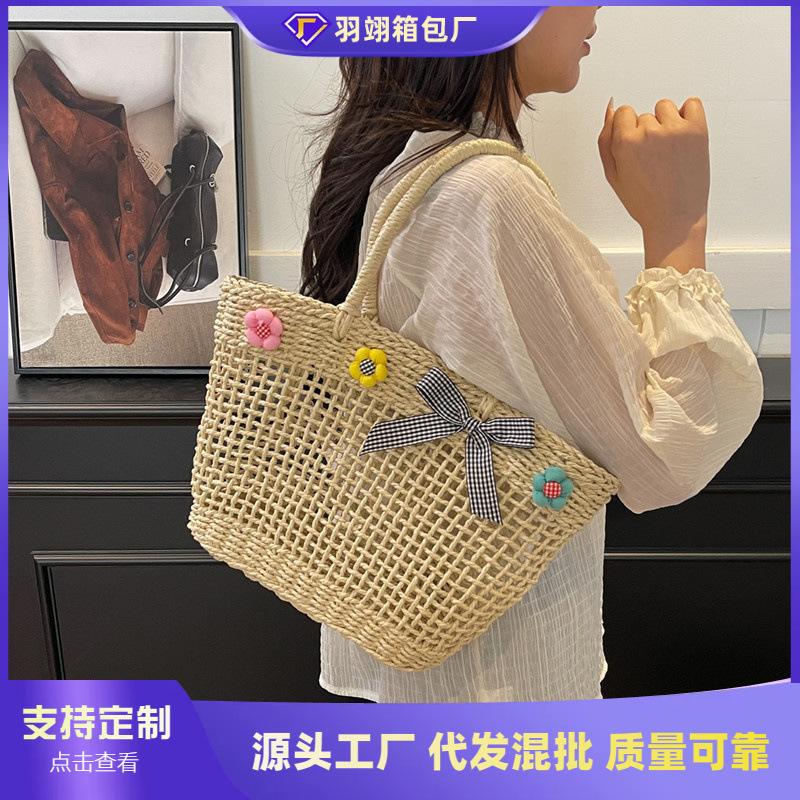 Small fresh straw woven bag women's new large-capacity woven bag leisure seaside vacation tote bag