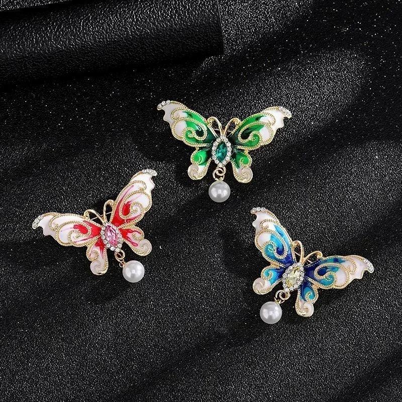 Butterfly Moth Hard Enamel Pins Creative Gifts Lily of The Valley Vine Brooches Lapel Badge Black Jewelry Gift Accessories