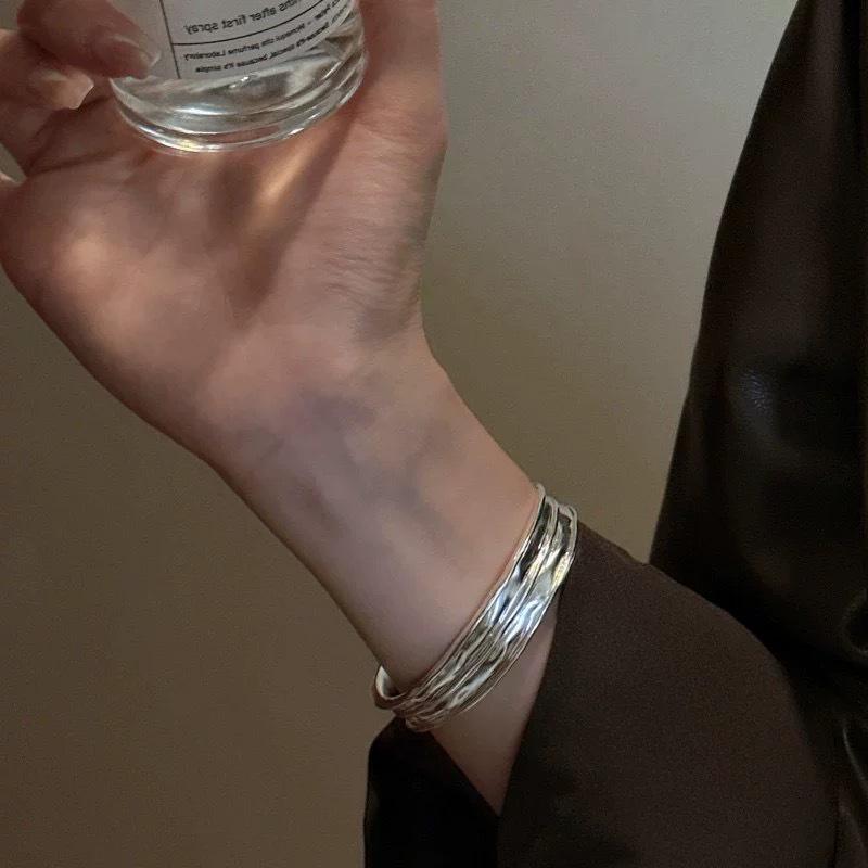 Dongdaemun Heavy Texture Bracelet: Stylish, Sophisticated, & Fashion-Forward Women’s Bangle with a Touch of Personality