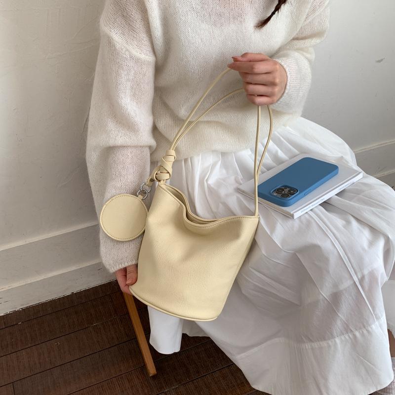 

New Women Top Handle Bags Fashiable and Versatile Shoulder Bag Soft Leather Bucket Casual Commuting Bag Summer Fashi
