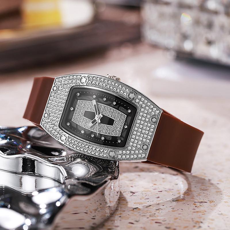 Fashion Women Barrel Shaped Quartz Watch With Silicone Strap For Casual Wear