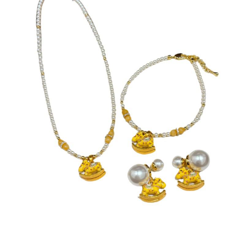 Yellow Enamel Pearl Rocking Horse Necklace - Light Luxury High-End Clavicle Chain