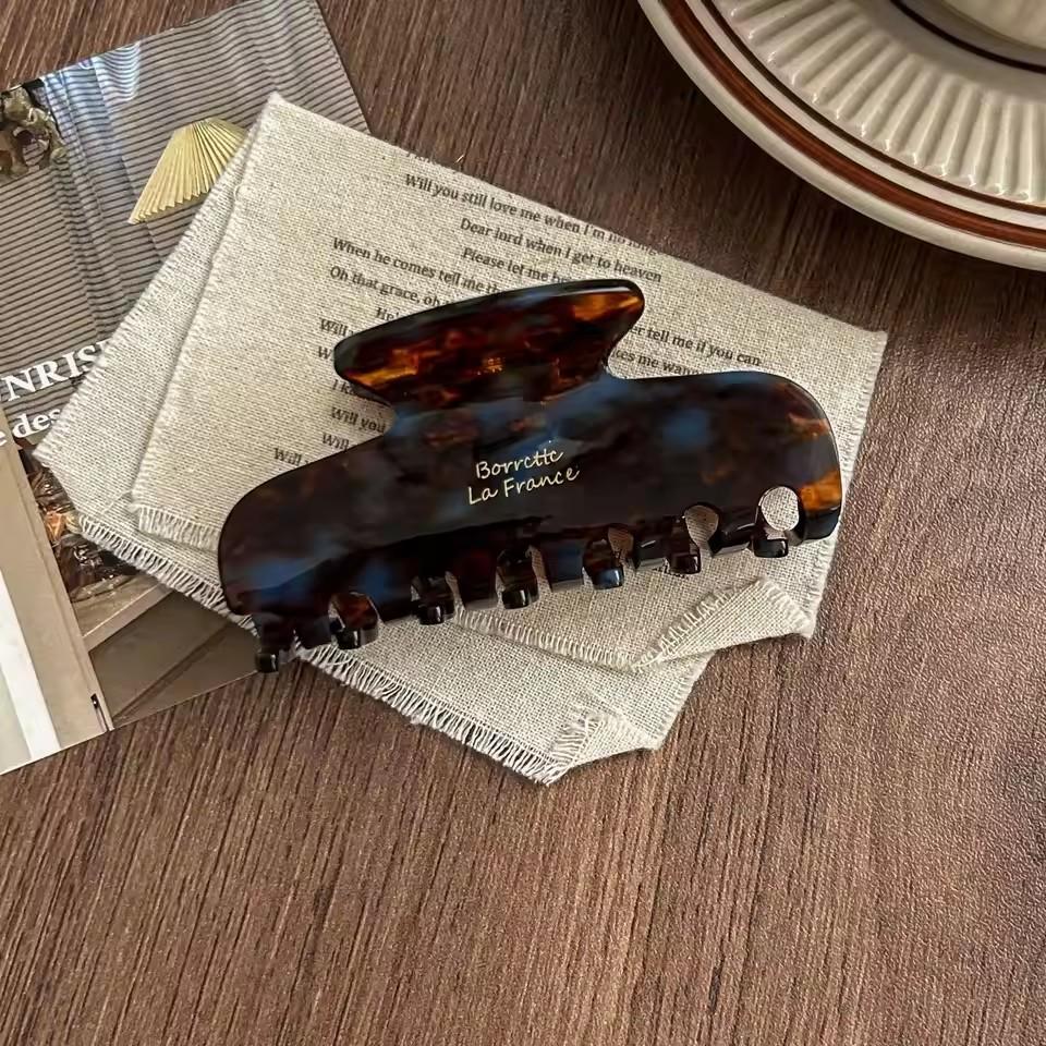 1Pc Elegant Vintage French Hair Clip Two-Tone with Wood Grain & Marbled Design Perfect for Casual Daily Dressing Cute Hair Clips