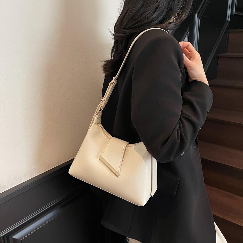 Soft Structured Shoulder Bag with Flap Closure for Daily Use and Fashionable Outfits