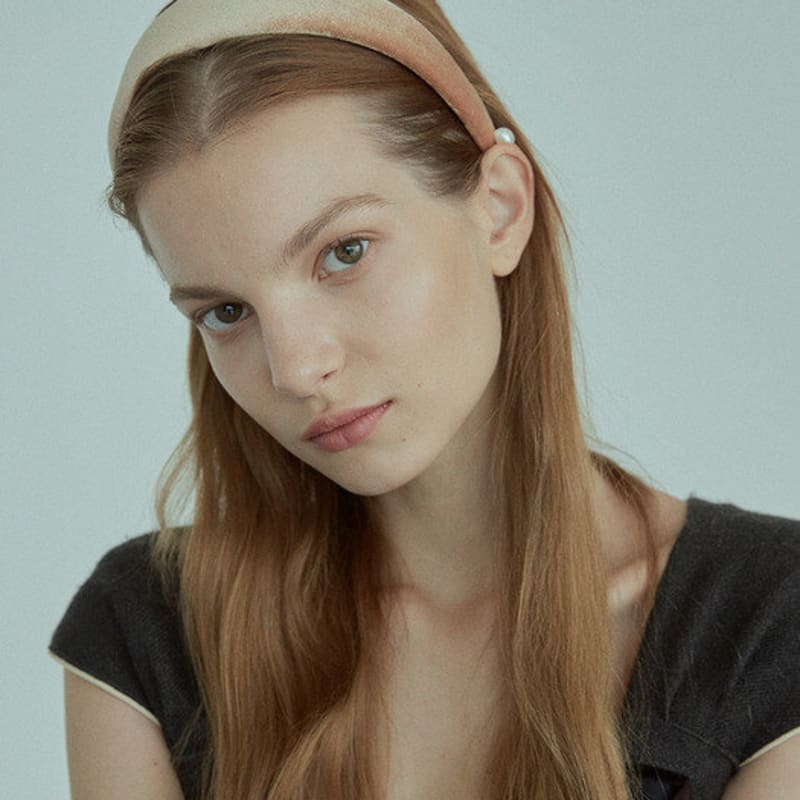 Elizabeth Moments Camel Velvet Headband