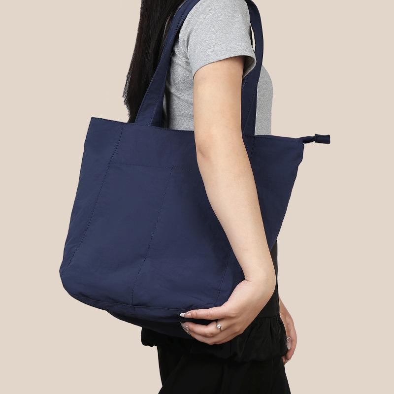 Casual simple large-capacity bag women's new niche versatile shoulder bag class commuter tote bag