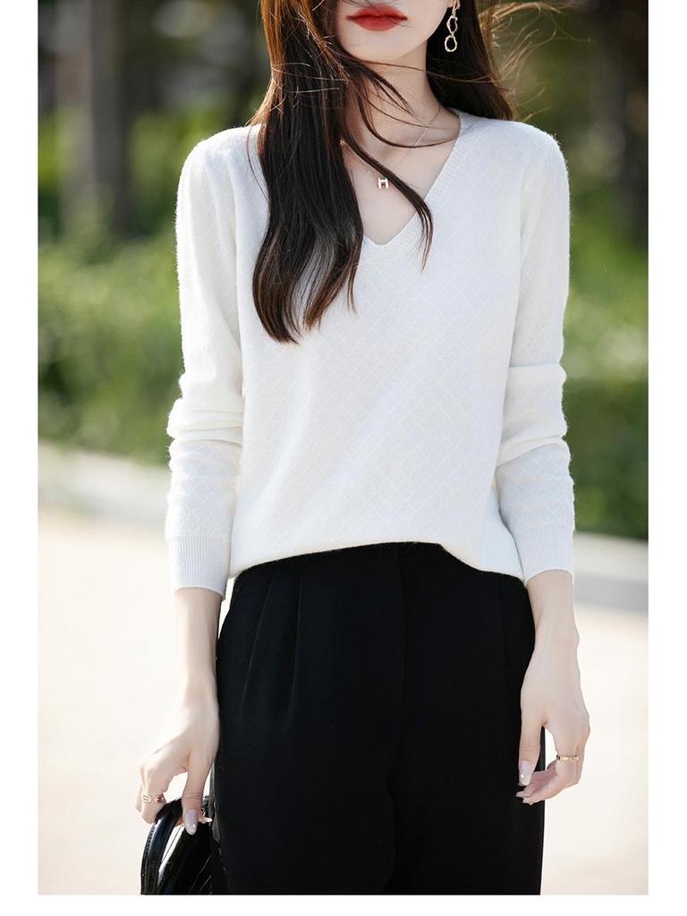 Autumn 2024 Women's Knitted V-Neck Sweater - Long-Sleeved Velvet Prismatic Korean Style