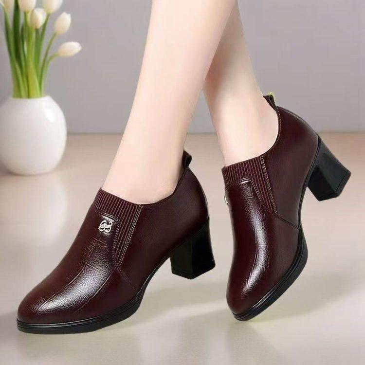 Retro Deep Mouth Elastic Band Mother Single Shoes Autumn 2025 New Soft Leather Comfortable Versatile Thick Heel Women's Leather Shoes