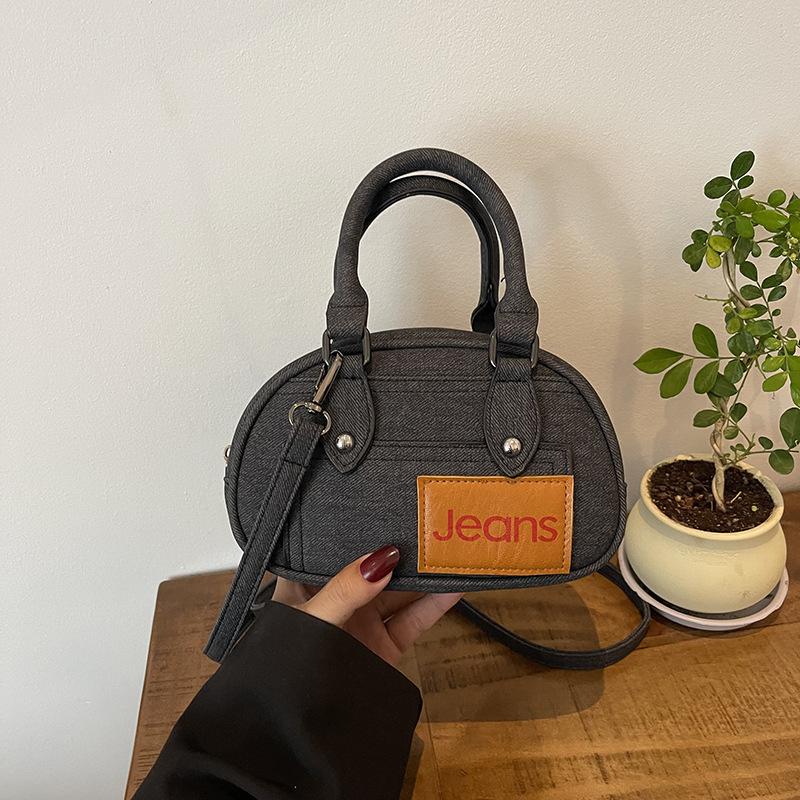 

Сумка женская новая нишевая маленькая сумка с чувством высокого класса популярная модная на плечо мессенджер сумка-боулинг чёрный