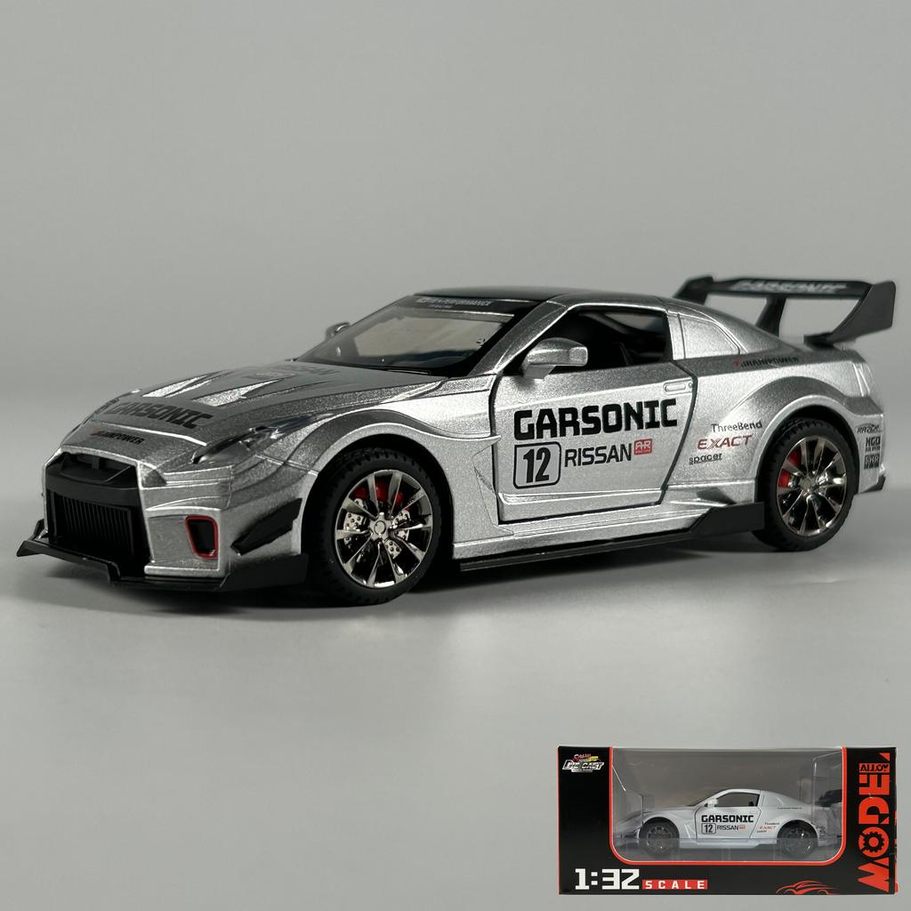 1:32 Nissan GTR CSR2 Modello in Lega Metallica Diecast Auto Decorazione per la Casa & Collezionabili Ornamento per Esposizione Hobby Regali per le Feste