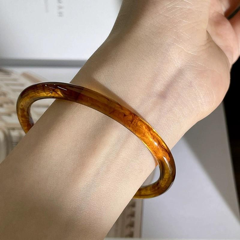 

Acrylic Irregular Exaggerated Geometric Unique Design Wide Bracelet Suitable for Ladies Party Matching