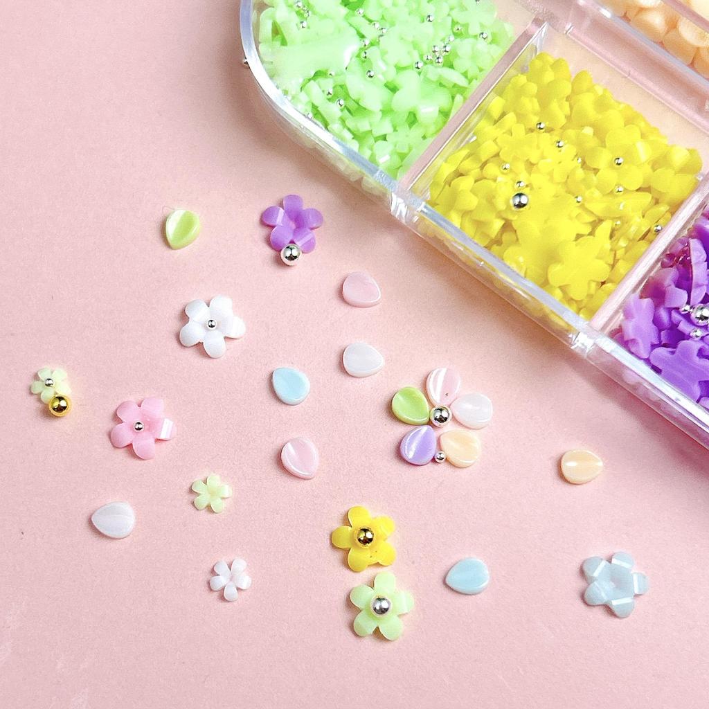 Trendy Resin 3D Petal Nail Art Accessories: Steel Beads & Small Flowers for DIY Nails, Earrings, Hair Clips.