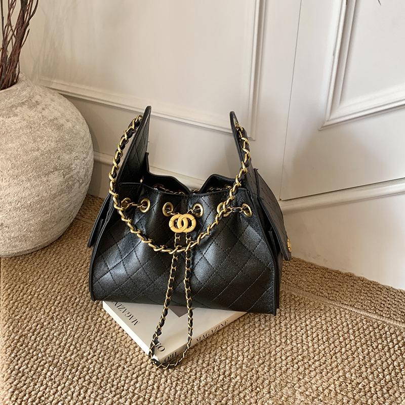 Rhombus Chain Bag Women's 2025 New Messenger Bag Autumn and Winter Niche Design Popular Shoulder Bucket Bag This Year