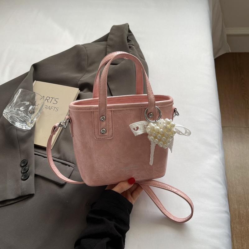 Fashion Texture Casual Fashionable Bucket Bag Spring New Niche Fashion Women's Shoulder Messenger Bag