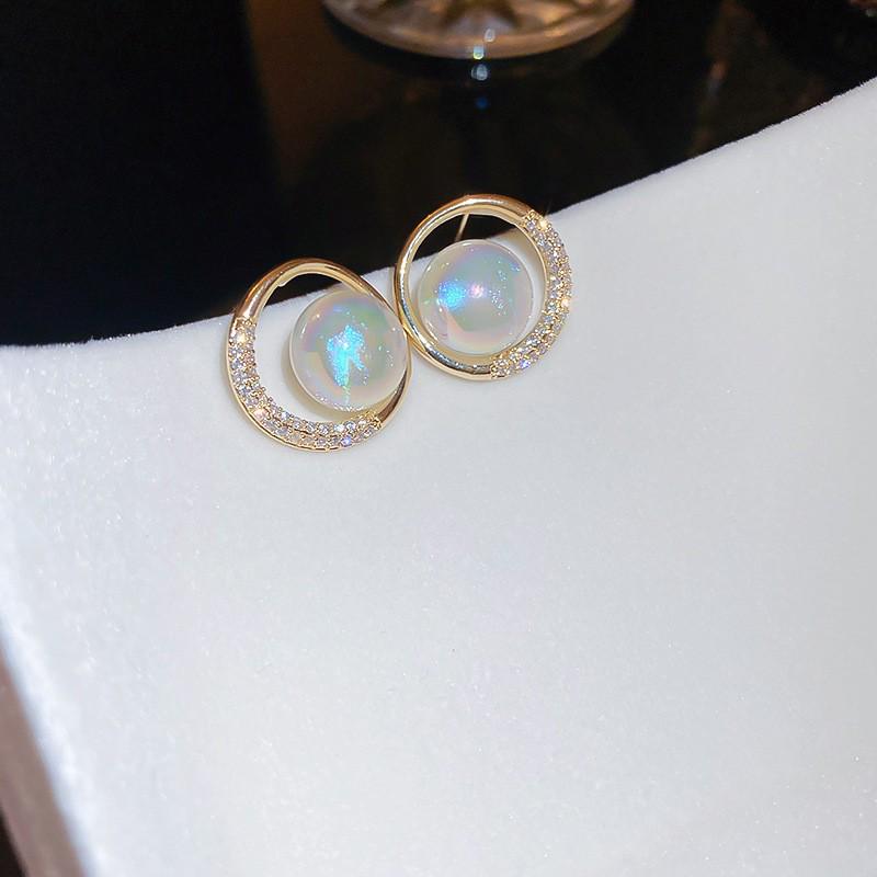 French Retro Zircon & Pearl Geometric Stud Earrings: Luxurious and Fashionable Accessories for Women