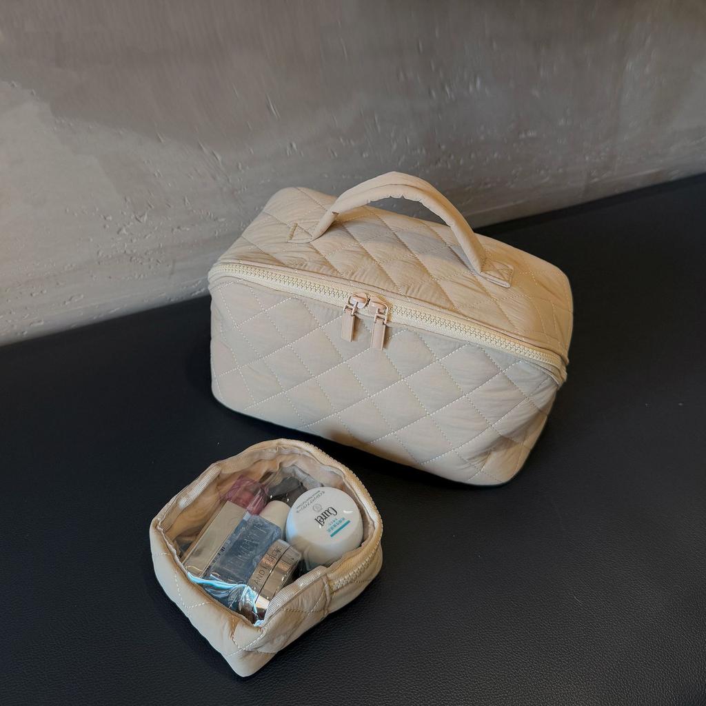 Women Large-capacity Make Up Bag Diamond-shaped Cosmetic Bag Hand-held Travel Toiletry and Storage Bag