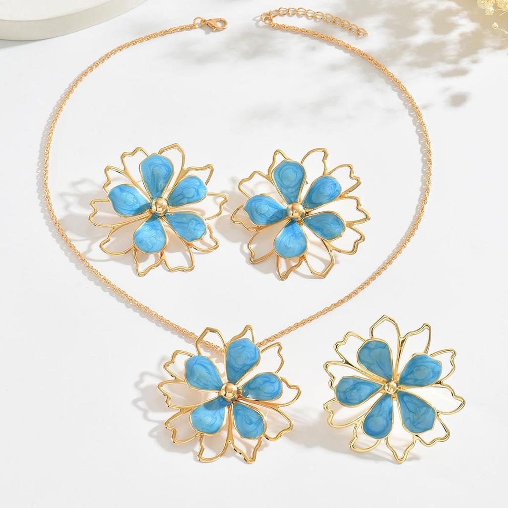 European-American Starfish Necklace & Earring Set: High-End Clavicle Chain, Light Luxury Vacation Style for Women.